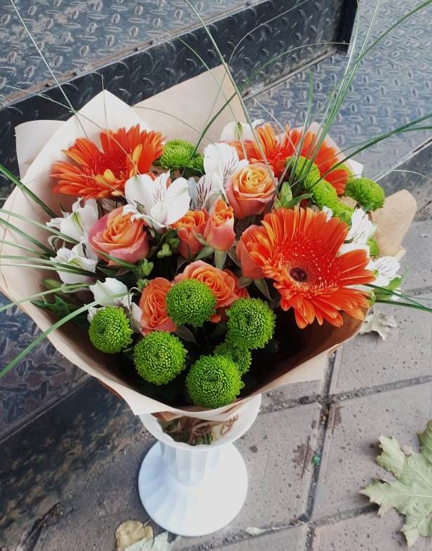 Букет цветов из: Герберы, Хризантемы, Альстромерии и Розы в Марковский
