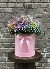 Цветочная композиция из Гипсофила и Розы в шляпной коробке в Марковский