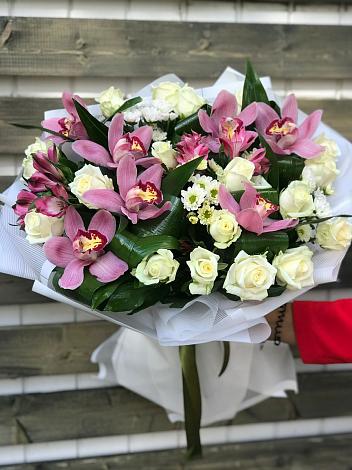 Букет цветов из: Розы и Хризантемы в Марковский