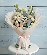 Букет цветов из:  Розы и Лизиантусы в Марковский