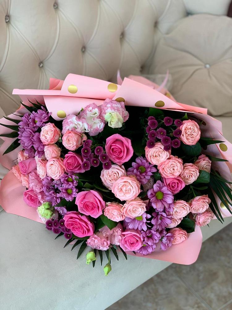 Букет цветов из: Хризантемы, Розы и Лизиантусы в Марковский