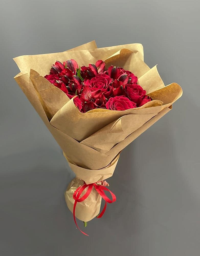 Букет цветов из: Альстромерии и Розы в Марковский