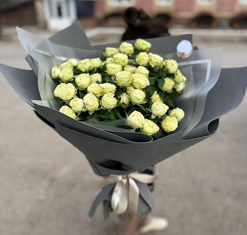 Букет Белые кустовые розы Солинеро в Марковский
