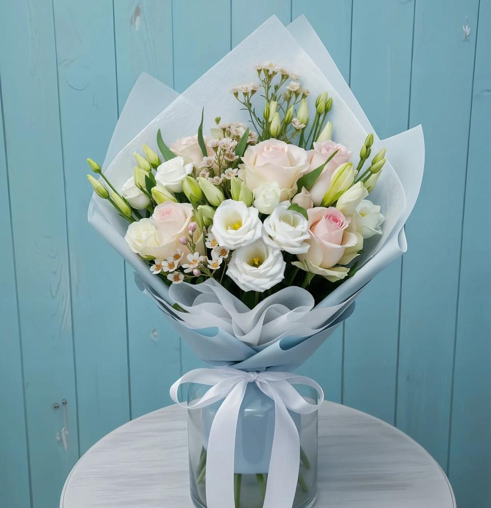 Букет цветов из: Розы и Лизиантусы в Марковский