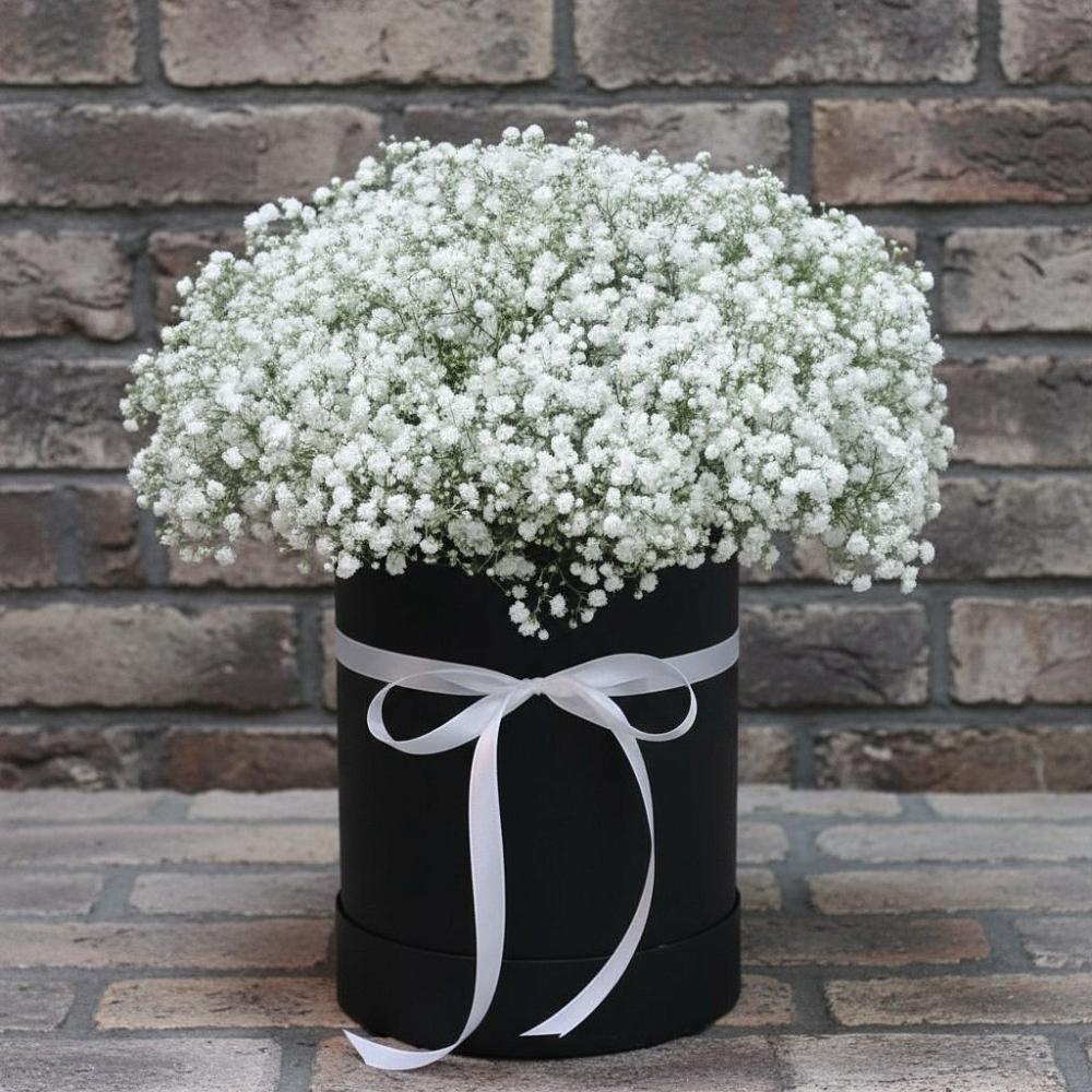 Цветочная композиция из Гипсофила в шляпной коробке в Марковский