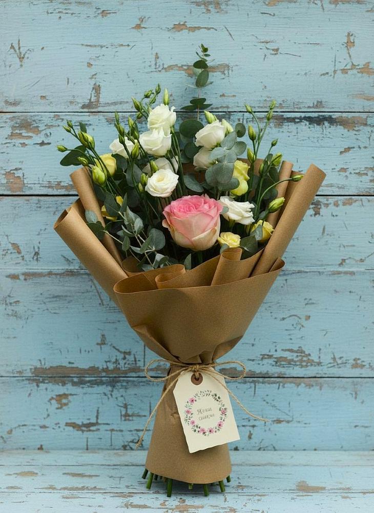 Букет цветов из: Розы и Лизиантусы в Марковский