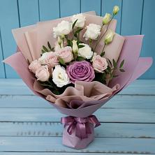 Букет цветов из:  Розы и Лизиантусы в Марковский