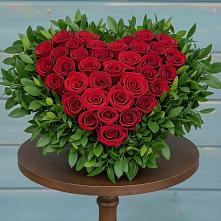 Цветочная композиция из Розы в виде сердца в Марковский