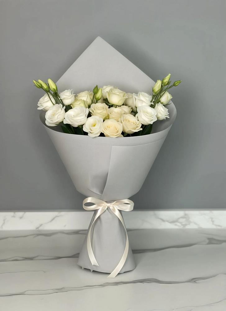 Букет цветов из: Розы и Лизиантусы в Марковский