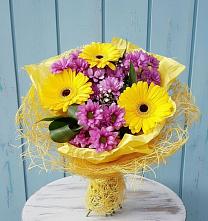Букет цветов из:  Хризантемы и Герберы в Марковский