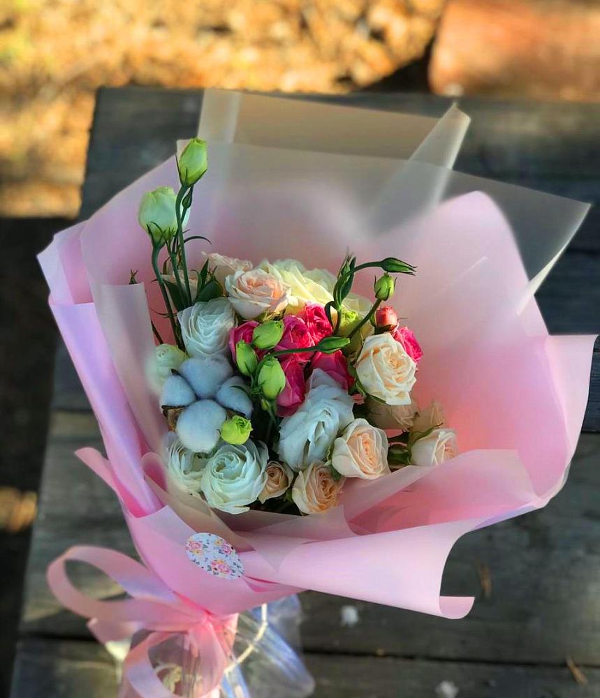 Букет цветов из: Розы и Лизиантусы в Марковский