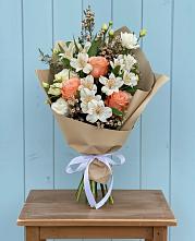 Букет цветов из:  Альстромерии, Лизиантусы, Розы и Хризантемы в Марковский