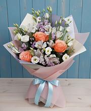 Букет цветов из:  Лизиантусы, Розы, Альстромерии и Гипсофила в Марковский