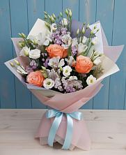 Букет цветов из:  Лизиантусы, Розы, Альстромерии и Гипсофила в Марковский