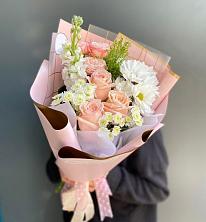 Букет цветов из:  Хризантемы и Розы в Марковский