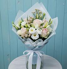 Букет цветов из:  Розы и Лизиантусы в Марковский