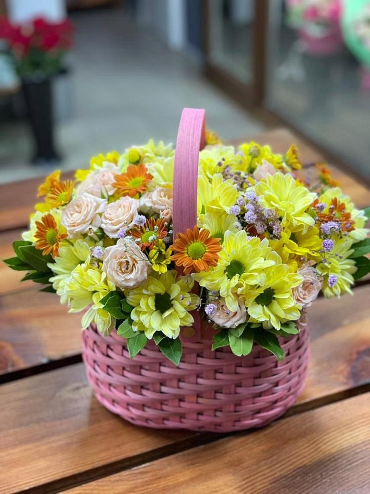 Цветочная композиция из Хризантемы и Розы в корзине в Марковский