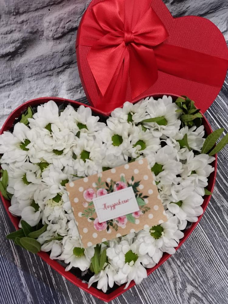 Цветочная композиция из Хризантемы в виде сердца в Марковский