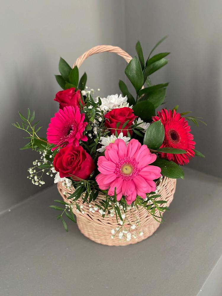 Цветочная композиция из Розы, Хризантемы и Герберы в корзине в Марковский