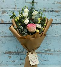 Букет цветов из:  Розы и Лизиантусы в Марковский