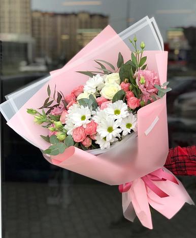 Букет цветов из: Розы, Лизиантусы и Хризантемы в Марковский