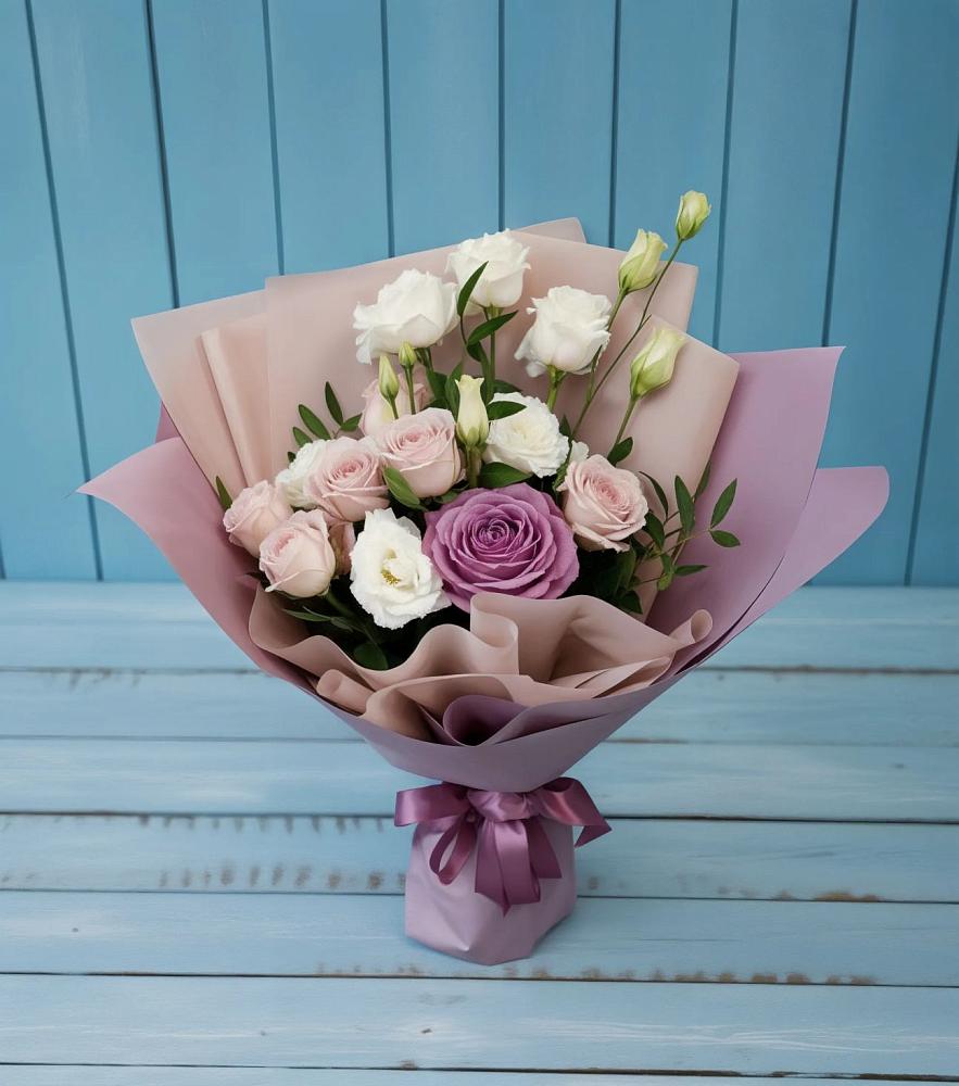 Букет цветов из: Розы и Лизиантусы в Марковский